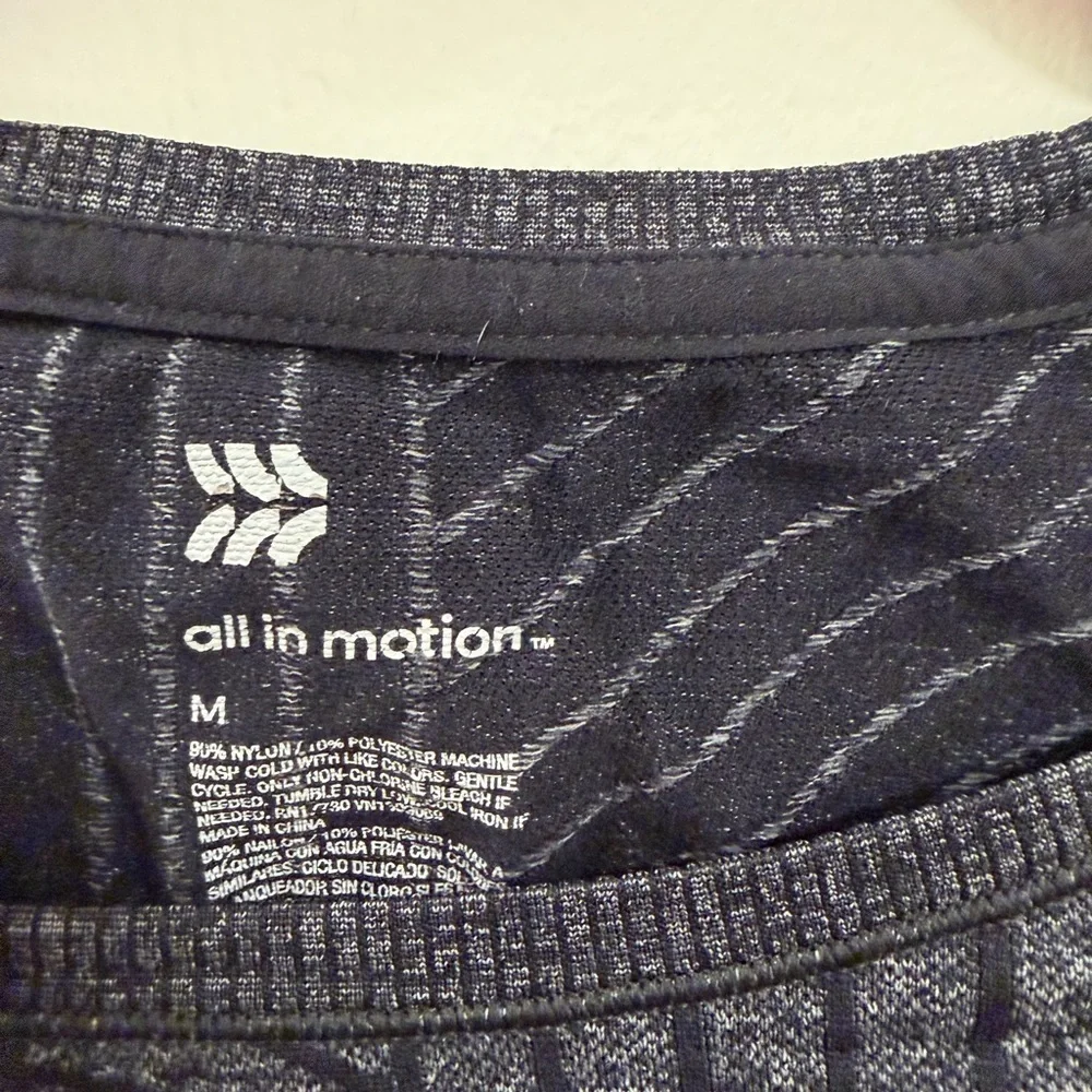 All in Motion Textured Long Sleeve Athletic Top – Size M - Picture 3 of 5